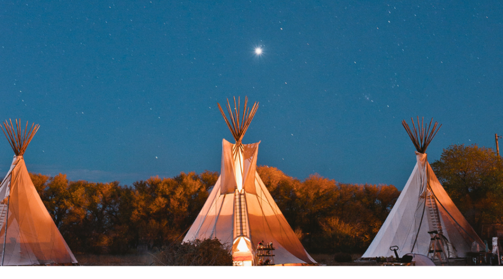 Tipi tiendas de campaña de los indios glamping